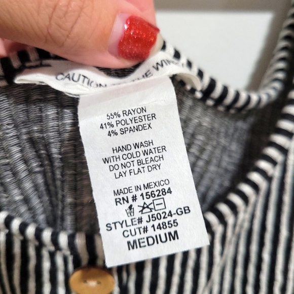 Cute Button Up Crop Top - Picture 2 of 2